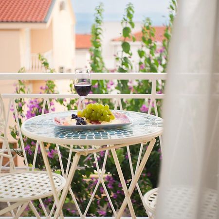 Apartments Rose Макарска Екстериор снимка
