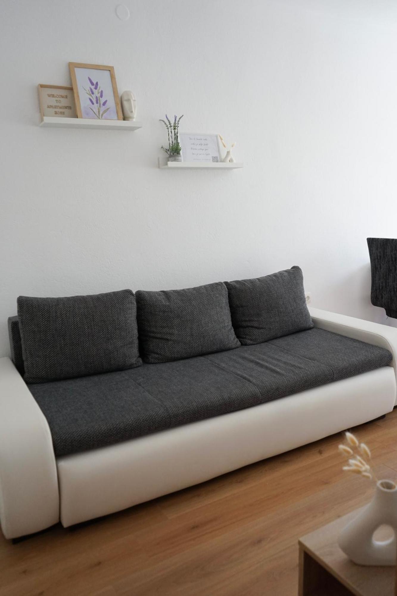 Apartments Rose Макарска Екстериор снимка