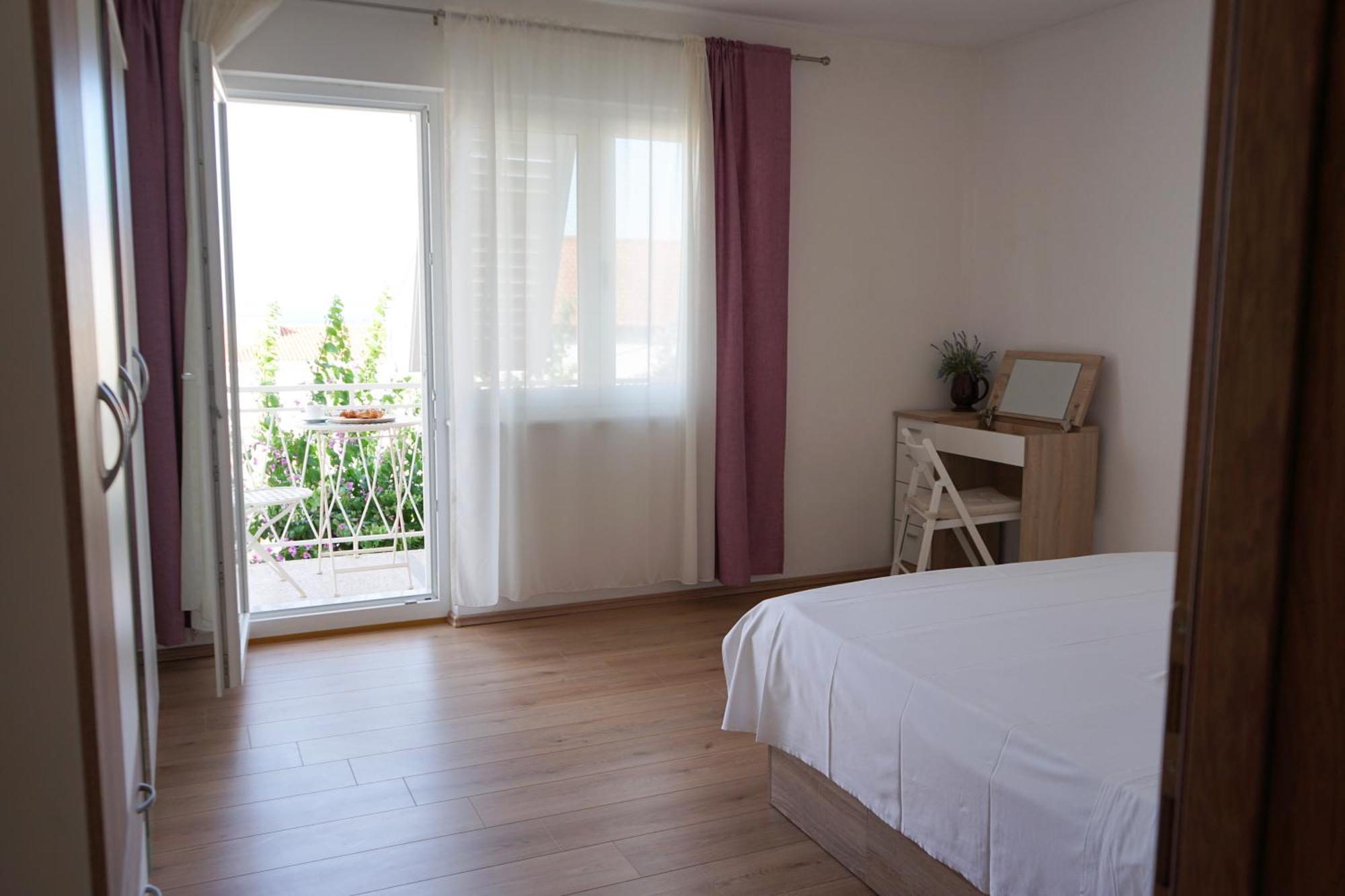 Apartments Rose Макарска Екстериор снимка