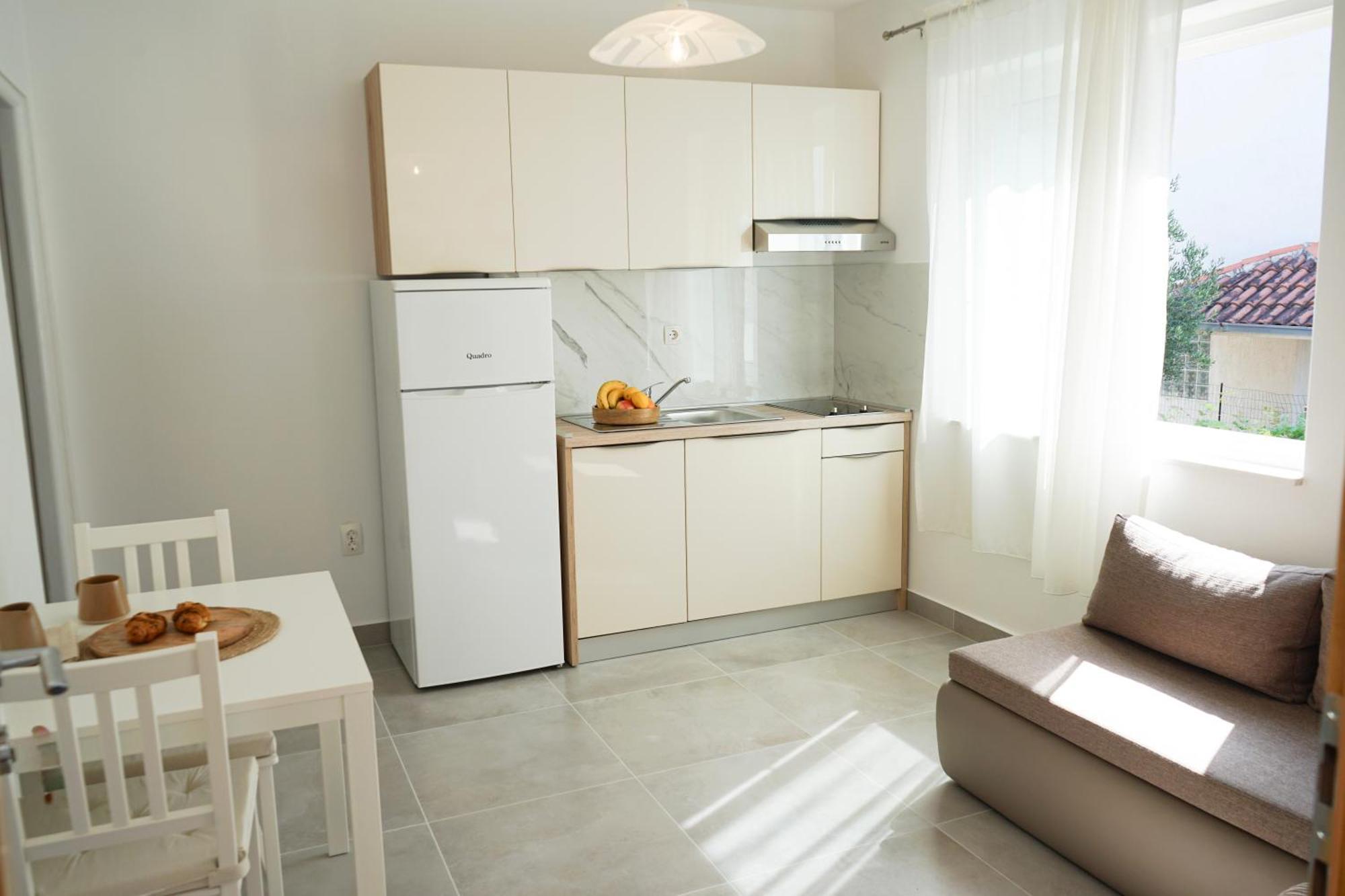 Apartments Rose Макарска Екстериор снимка