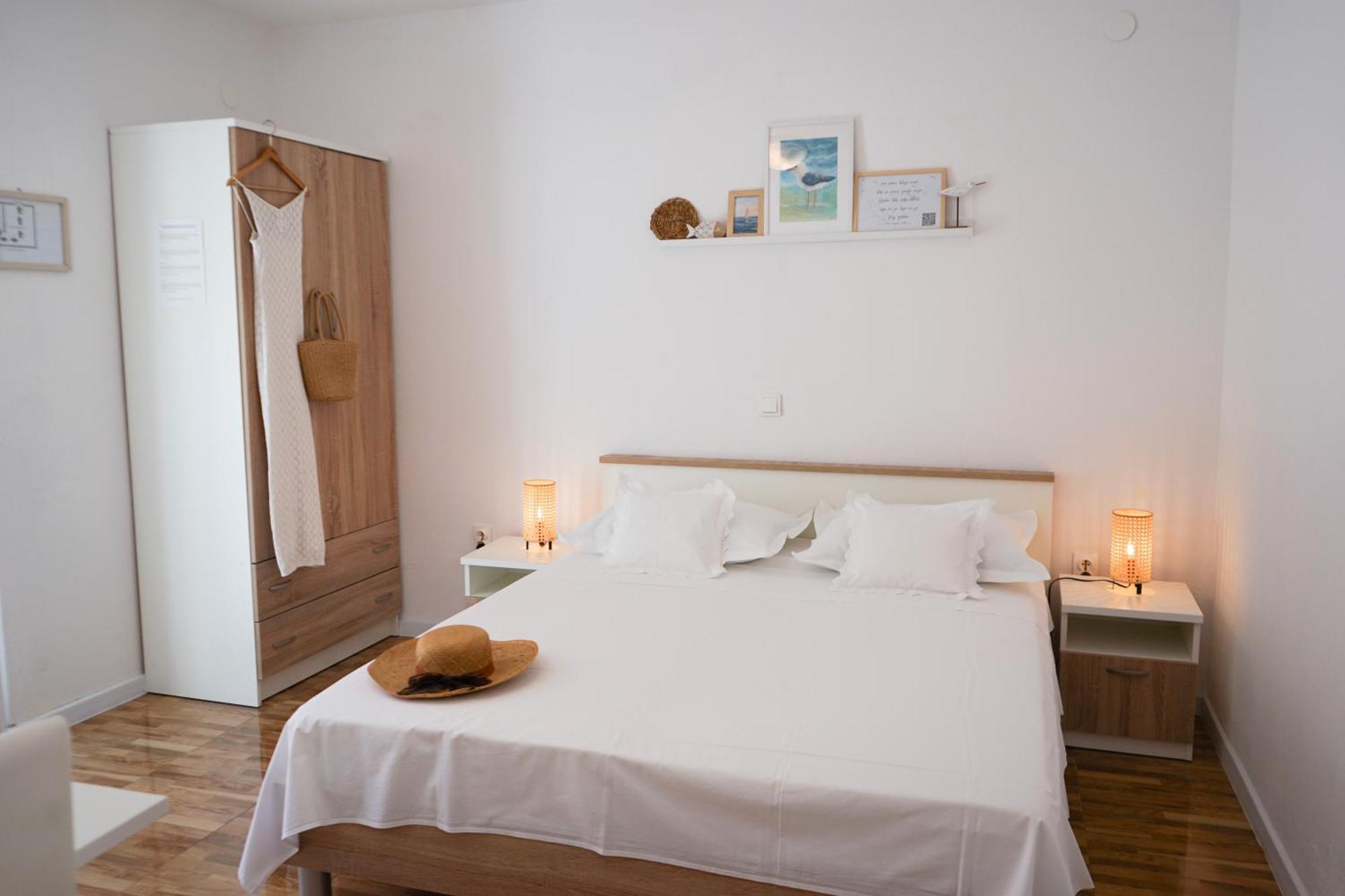 Apartments Rose Макарска Екстериор снимка