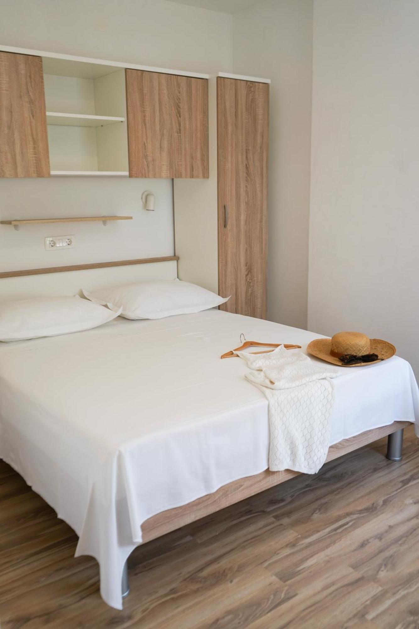 Apartments Rose Макарска Екстериор снимка