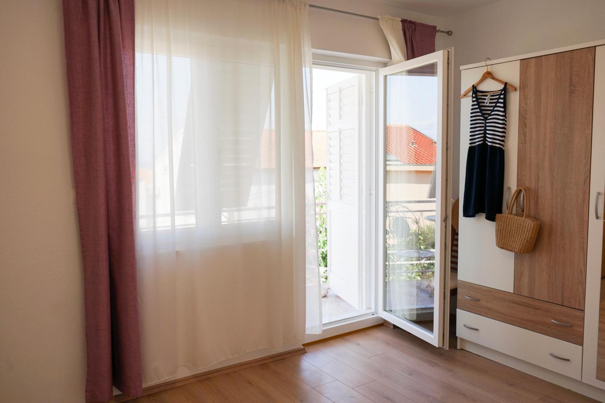 Apartments Rose Макарска Екстериор снимка