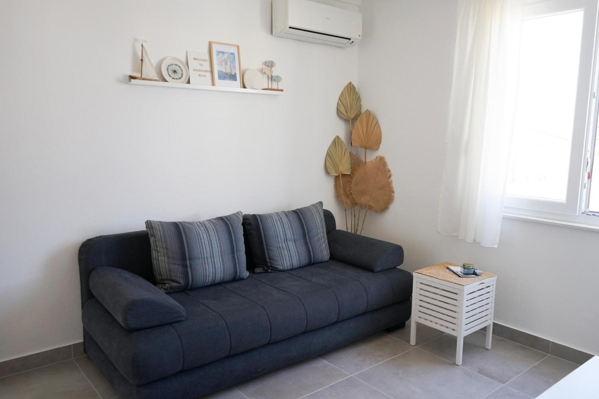Apartments Rose Макарска Екстериор снимка