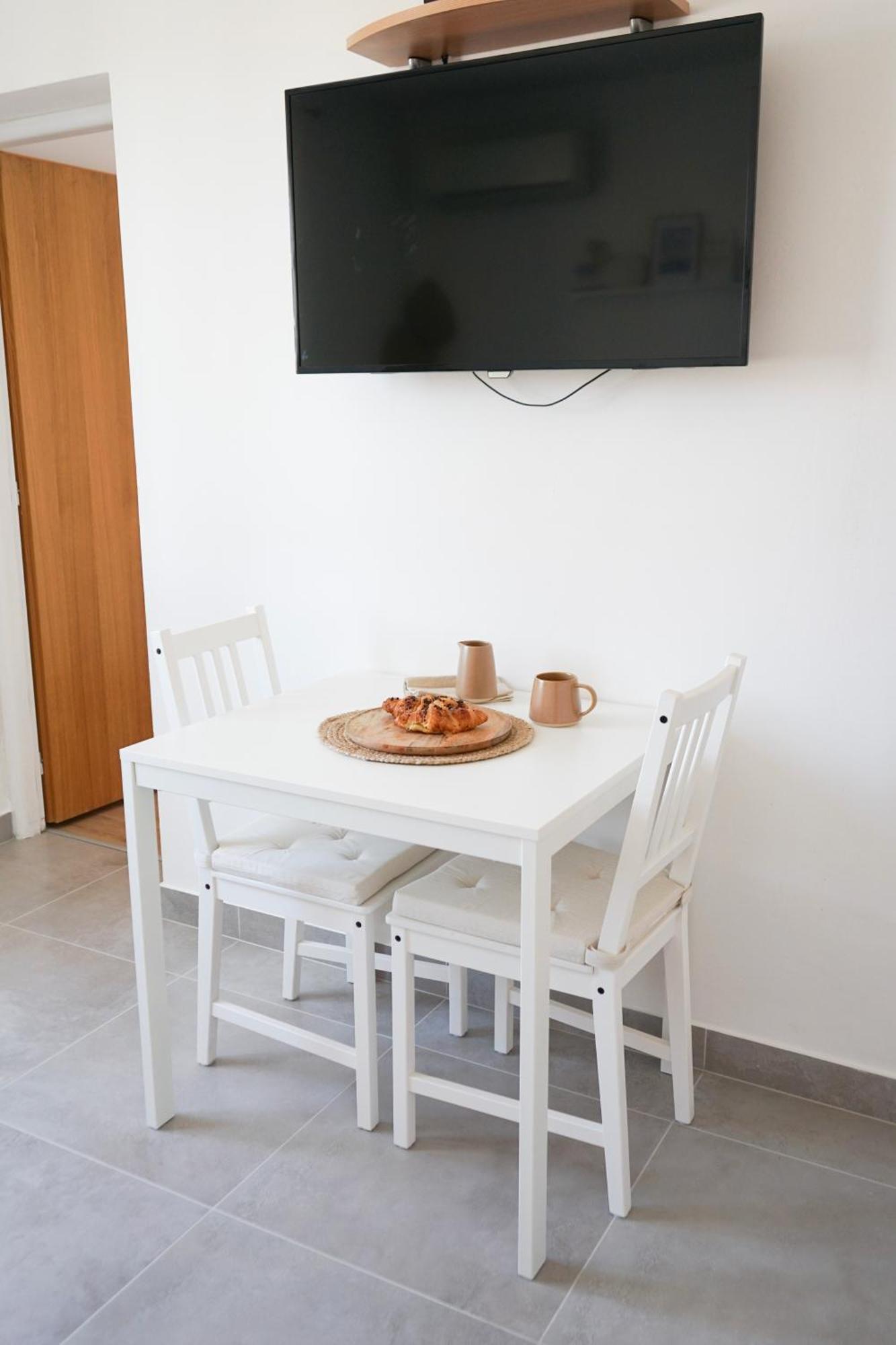 Apartments Rose Макарска Екстериор снимка