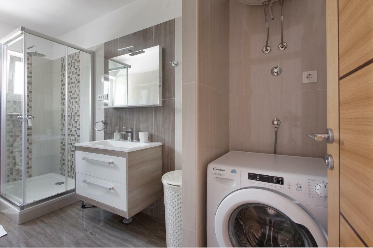 Apartments Rose Макарска Екстериор снимка