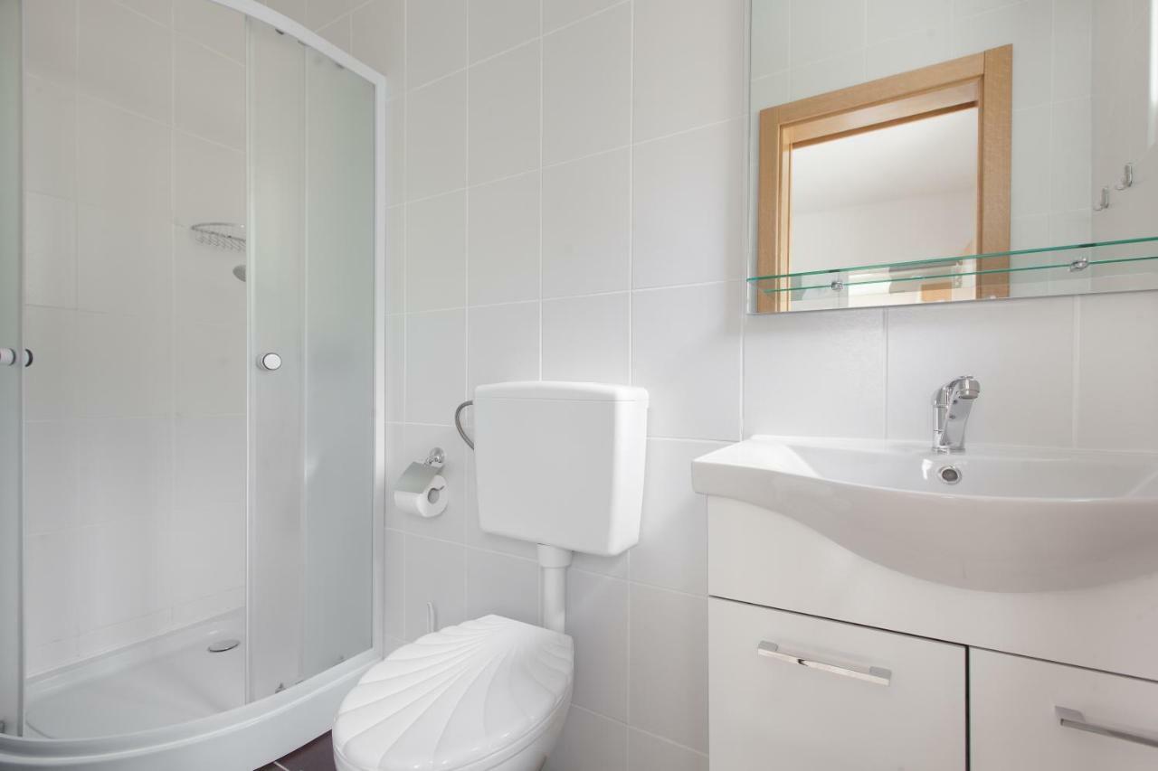 Apartments Rose Макарска Екстериор снимка